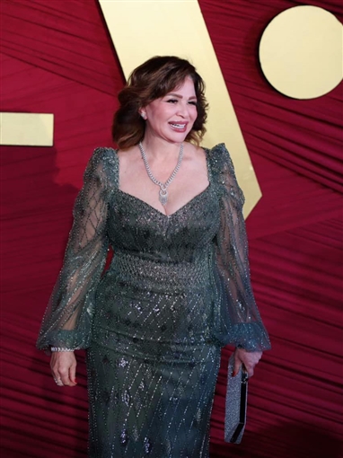 تأثر وبكاء إلهام شاهين في افتتاح مهرجان شرم الشيخ للمسرح الشبابي