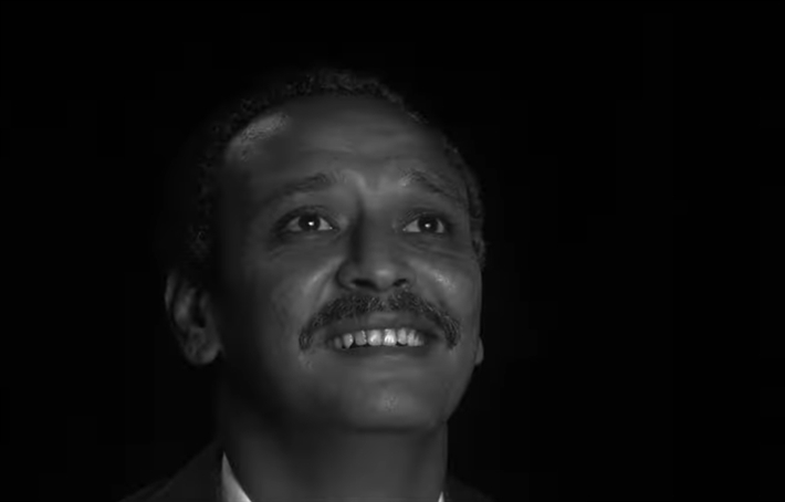 فيديو - منى زكي تدافع عن المرأة بدور أم كلثوم ... وأحمد حلمي يتلقى بلاغا بمحاولة قتلها ... وكريم عبد العزيز يصورها عند الأهرامات في برومو الست 