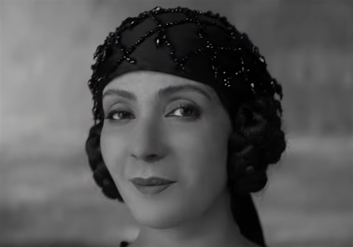 فيديو - منى زكي تدافع عن المرأة بدور أم كلثوم ... وأحمد حلمي يتلقى بلاغا بمحاولة قتلها ... وكريم عبد العزيز يصورها عند الأهرامات في برومو الست 