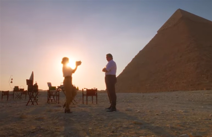 فيديو - منى زكي تدافع عن المرأة بدور أم كلثوم ... وأحمد حلمي يتلقى بلاغا بمحاولة قتلها ... وكريم عبد العزيز يصورها عند الأهرامات في برومو الست 