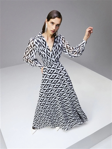  شرطة_الموضة: شيرين رضا بفستان أبيض X أسود في لقائها ببرنامج عندك وقت ... سعره 13 ألف جنيه