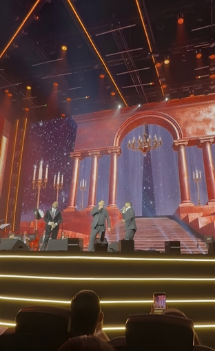  تريو أحمد سعد وتامر عاشور وآدم مفاجأة مسرح الكويت أرينا ... شاهد الصور