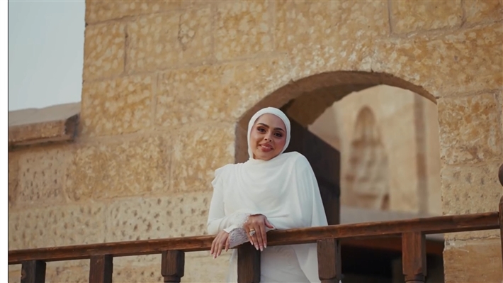 دموع وأحضان واحتفالات العروسين ... 15 صورة من احتفال محمد هنيدي بعقد قران ابنته