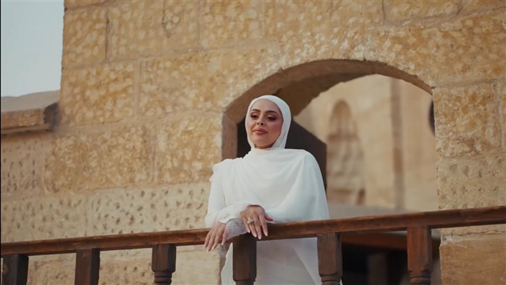 دموع وأحضان واحتفالات العروسين ... 15 صورة من احتفال محمد هنيدي بعقد قران ابنته