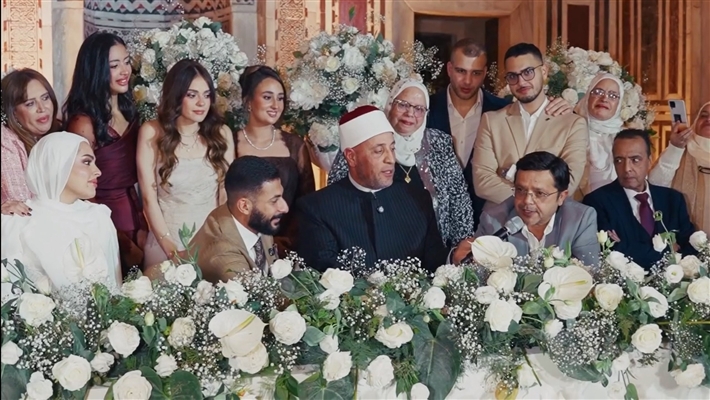 دموع وأحضان واحتفالات العروسين ... 15 صورة من احتفال محمد هنيدي بعقد قران ابنته