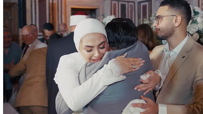 دموع وأحضان واحتفالات العروسين ... 15 صورة من احتفال محمد هنيدي بعقد قران ابنته