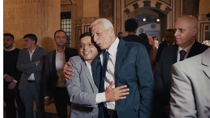 دموع وأحضان واحتفالات العروسين ... 15 صورة من احتفال محمد هنيدي بعقد قران ابنته