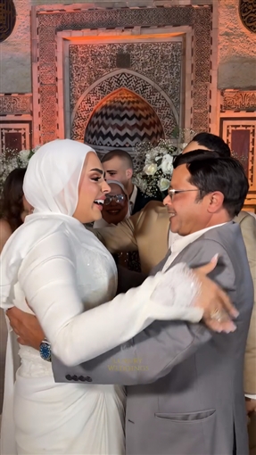 دموع وأحضان واحتفالات العروسين ... 15 صورة من احتفال محمد هنيدي بعقد قران ابنته