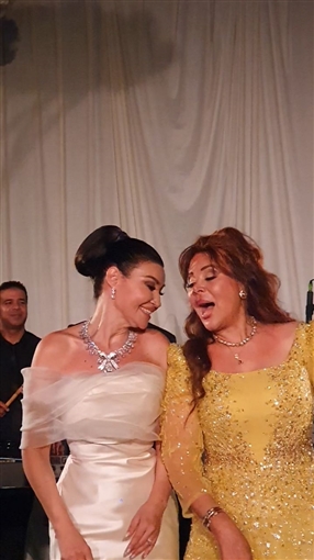 أحمد العوضي ومحمود حميدة وغادة عادل وناهد السباعي من بينهم النجوم في حفل زفاف أروى جودة