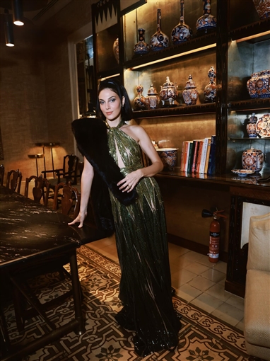  شرطة_الموضة: رزان جمال بفستان من التل المطرز من إيلي صعب سعره 308 ألف جنيه مصري