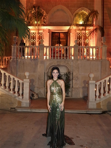  شرطة_الموضة: رزان جمال بفستان من التل المطرز من إيلي صعب سعره 308 ألف جنيه مصري