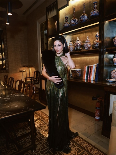  شرطة_الموضة: رزان جمال بفستان من التل المطرز من إيلي صعب سعره 308 ألف جنيه مصري