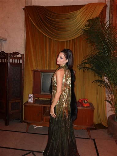  شرطة_الموضة: رزان جمال بفستان من التل المطرز من إيلي صعب سعره 308 ألف جنيه مصري