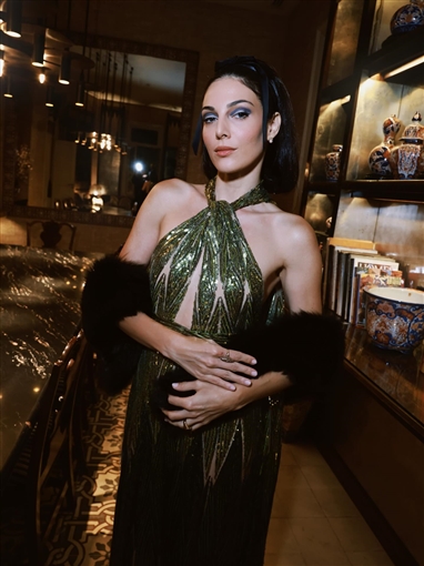  شرطة_الموضة: رزان جمال بفستان من التل المطرز من إيلي صعب سعره 308 ألف جنيه مصري