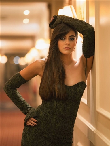 ميران عبد الوارث تلفت الأنظار بفستان يبرز رشاقتها خلال تكريمها بمهرجان الفيوم لأفلام البيئة والفنون المعاصرة