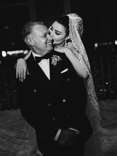 رومانسية وأناقة ... الصور الرسمية لحفل زفاف أروى جودة