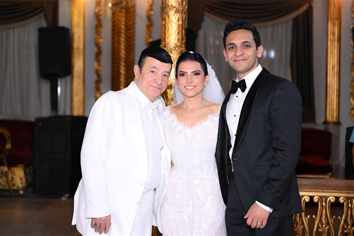 علي الحجار ولوسي وحلمي عبد الباقي من بينهم النجوم في زفاف ابنة نادية مصطفى وأركان فؤاد