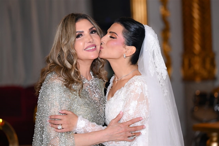 علي الحجار ولوسي وحلمي عبد الباقي من بينهم النجوم في زفاف ابنة نادية مصطفى وأركان فؤاد