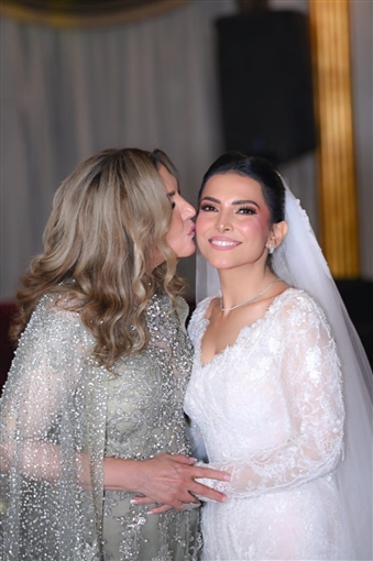 علي الحجار ولوسي وحلمي عبد الباقي من بينهم النجوم في زفاف ابنة نادية مصطفى وأركان فؤاد