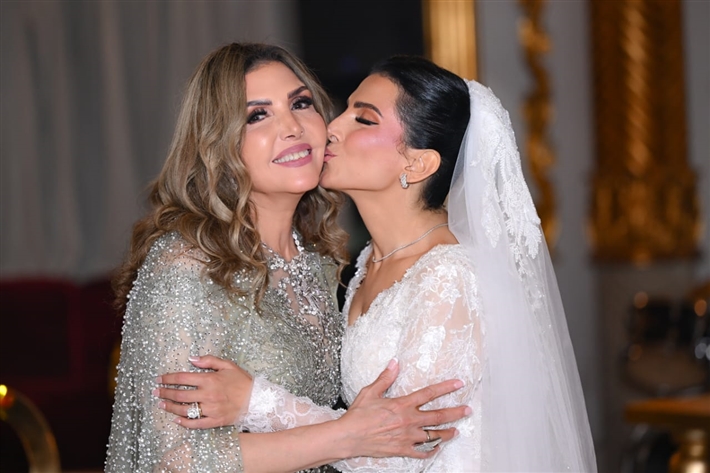 علي الحجار ولوسي وحلمي عبد الباقي من بينهم النجوم في زفاف ابنة نادية مصطفى وأركان فؤاد