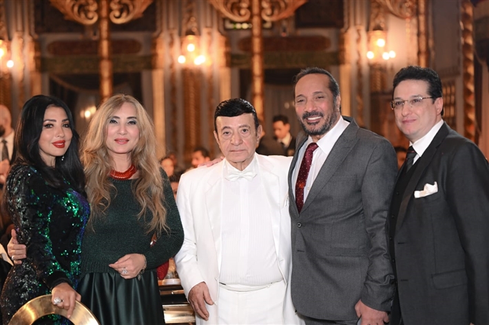 علي الحجار ولوسي وحلمي عبد الباقي من بينهم النجوم في زفاف ابنة نادية مصطفى وأركان فؤاد