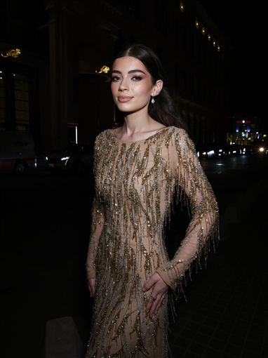  شرطة_الموضة: ليلى أحمد زاهر بفستان ذهبي مطرز من طوني ورد في ختام البحر الأحمر السينمائي أظهر خسارتها للوزن