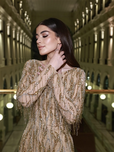  شرطة_الموضة: ليلى أحمد زاهر بفستان ذهبي مطرز من طوني ورد في ختام البحر الأحمر السينمائي أظهر خسارتها للوزن