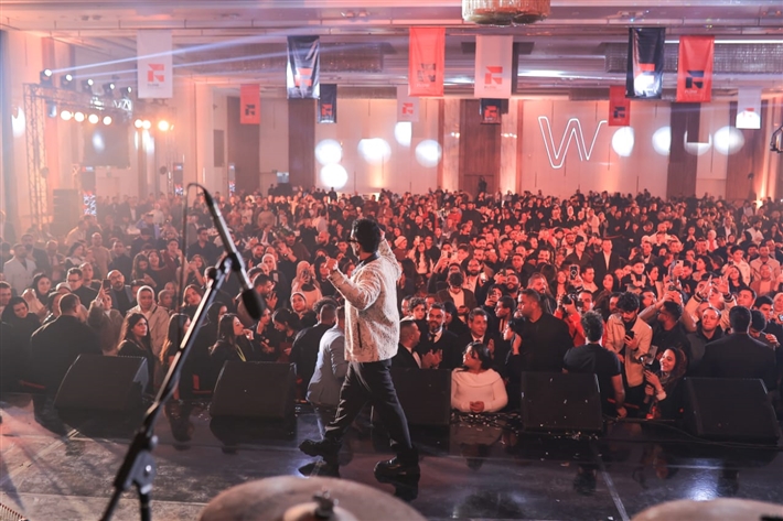 بشرى وإدوارد ومي سليم من بينهم ... النجوم في حفل أحمد سعد