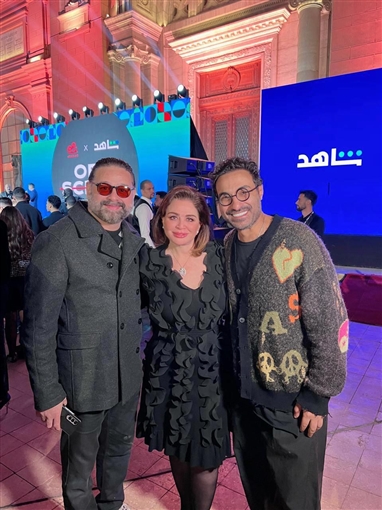 إلهام شاهين ومي عز الدين وياسر جلال وغادة عبد الرازق من بينهم النجوم يجتمعون في سهرة بالقاهرة