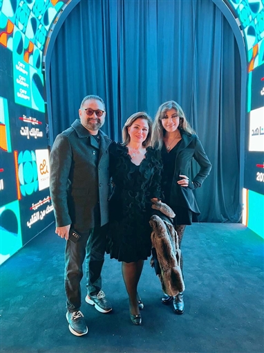 إلهام شاهين ومي عز الدين وياسر جلال وغادة عبد الرازق من بينهم النجوم يجتمعون في سهرة بالقاهرة