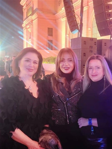 إلهام شاهين ومي عز الدين وياسر جلال وغادة عبد الرازق من بينهم النجوم يجتمعون في سهرة بالقاهرة