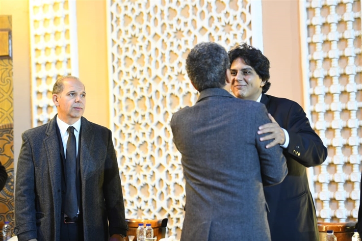 يسرا وصلاح عبد الله وعمرو يوسف في عزاء شقيقة عادل إمام