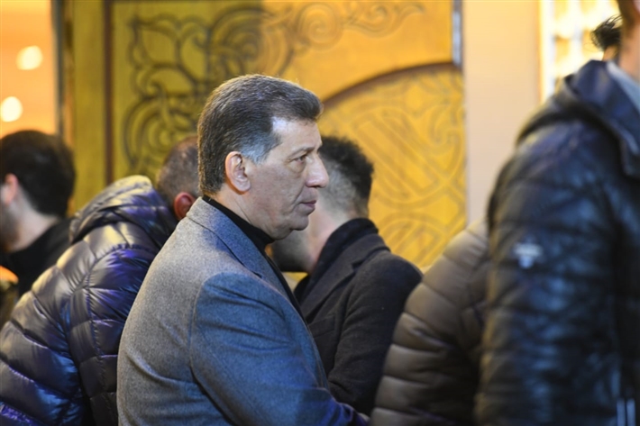 يسرا وصلاح عبد الله وعمرو يوسف في عزاء شقيقة عادل إمام