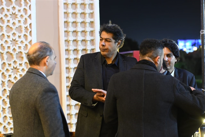 يسرا وصلاح عبد الله وعمرو يوسف في عزاء شقيقة عادل إمام