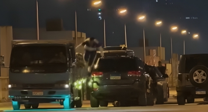 صورة من كواليس تصوير مشهد أكشن من مسلسل الكينج