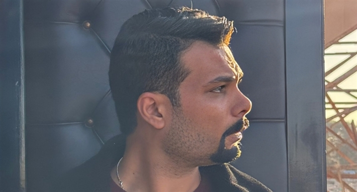 أحمد عبد الله محمود كما يظهر في مسلسل (علي كلاي)