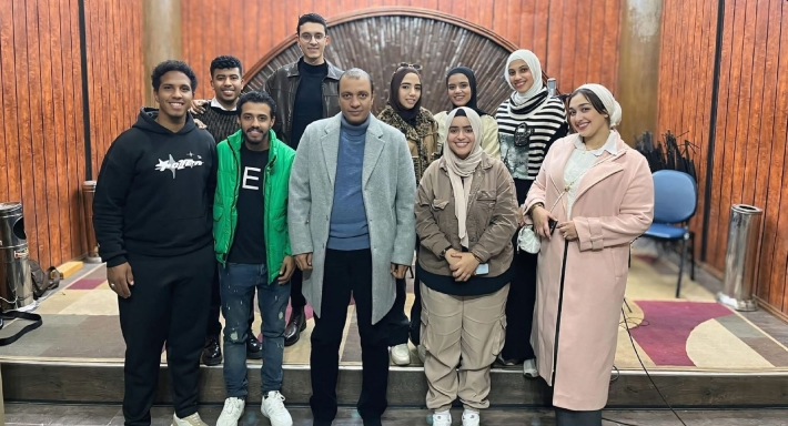 ياسر عبد الرحمن وكورال منتخب جامعة قناة السويس
