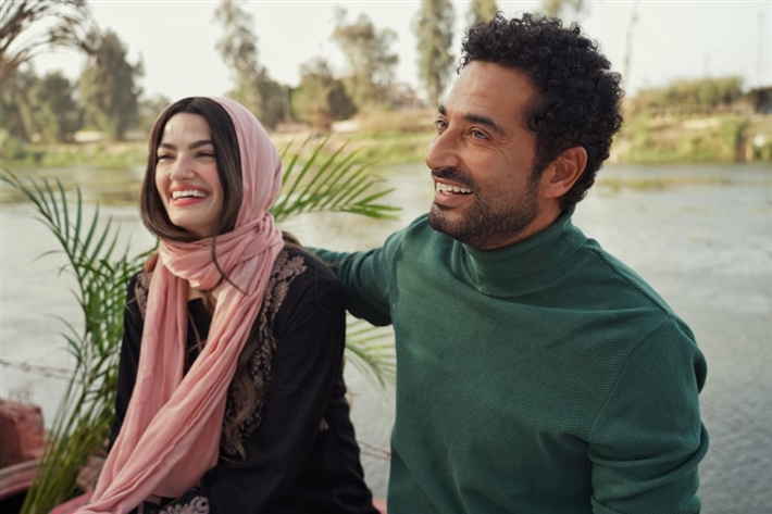 كيف تطورت قصة حب عمرو سعد وتارا عماد في مسلسل إفراج ؟