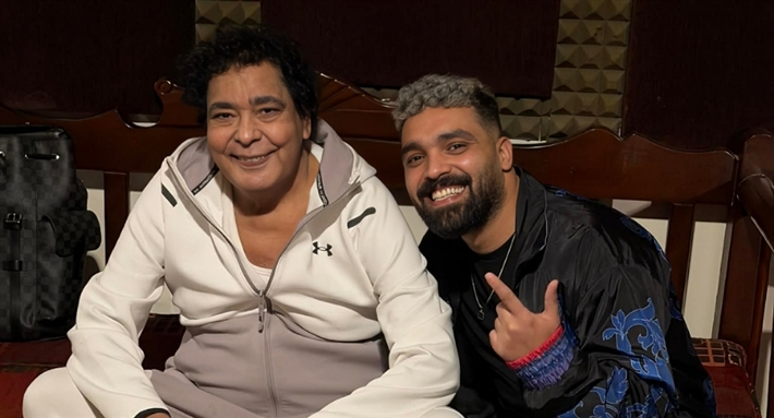 فلبينو أحمد مع الكينج محمد منيرفي كواليس إعلان (يا واحشني)