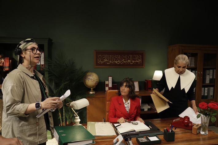 سوسن بدر ولبنى عبد العزيز في كواليس الباء تحتهه نفطة