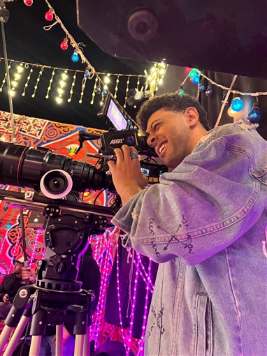 خاص أسامة الهادي يواجه تحديات مع عائلته في أولى تجاربه السينمائية فاميلي بيزنس 