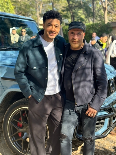 خاص أسامة الهادي يواجه تحديات مع عائلته في أولى تجاربه السينمائية فاميلي بيزنس 