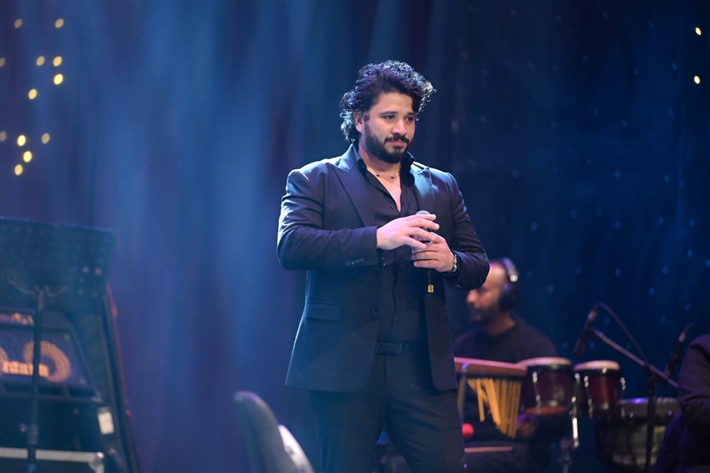 مصطفى حجاج يشعل مسرح البالون بحفل كامل العدد بحضور تامر عبد المنعم وخالد عبد الجليل وعمرو فهمي