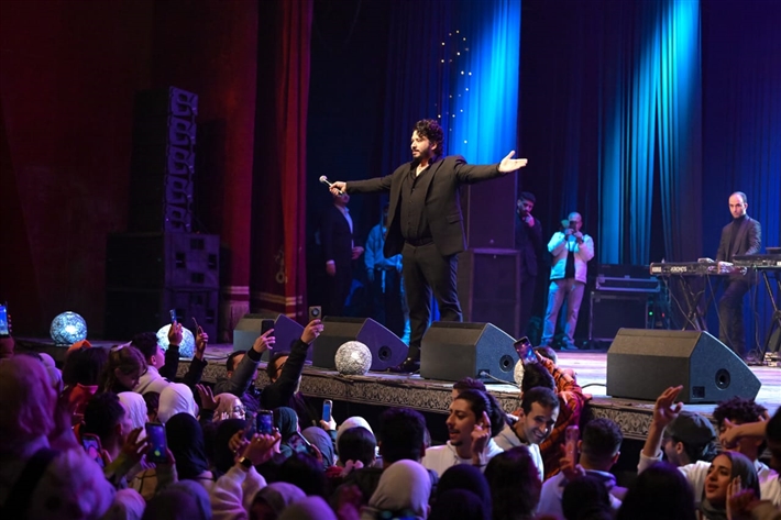 مصطفى حجاج يشعل مسرح البالون بحفل كامل العدد بحضور تامر عبد المنعم وخالد عبد الجليل وعمرو فهمي