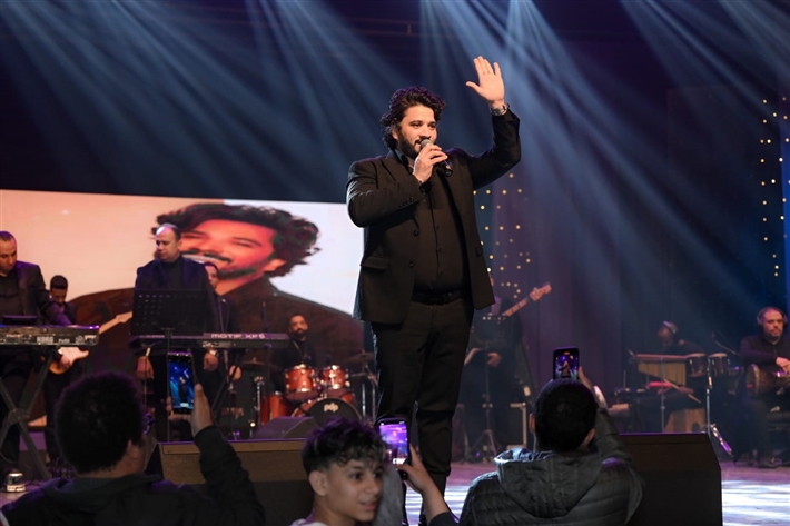 مصطفى حجاج يشعل مسرح البالون بحفل كامل العدد بحضور تامر عبد المنعم وخالد عبد الجليل وعمرو فهمي