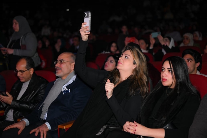 مصطفى حجاج يشعل مسرح البالون بحفل كامل العدد بحضور تامر عبد المنعم وخالد عبد الجليل وعمرو فهمي