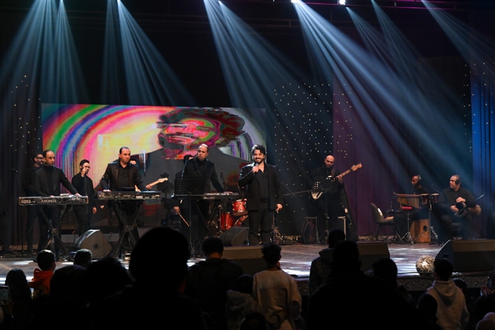 مصطفى حجاج يشعل مسرح البالون بحفل كامل العدد بحضور تامر عبد المنعم وخالد عبد الجليل وعمرو فهمي