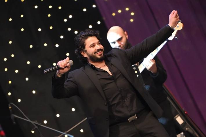 مصطفى حجاج يشعل مسرح البالون بحفل كامل العدد بحضور تامر عبد المنعم وخالد عبد الجليل وعمرو فهمي