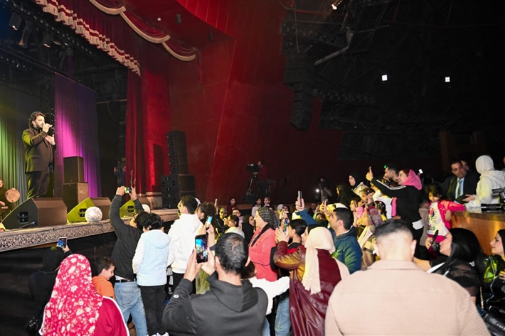 مصطفى حجاج يشعل مسرح البالون بحفل كامل العدد بحضور تامر عبد المنعم وخالد عبد الجليل وعمرو فهمي