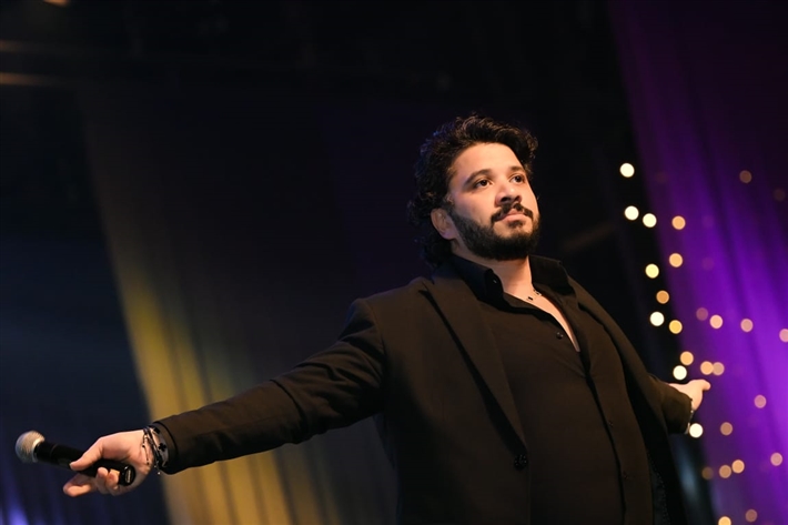 مصطفى حجاج يشعل مسرح البالون بحفل كامل العدد بحضور تامر عبد المنعم وخالد عبد الجليل وعمرو فهمي